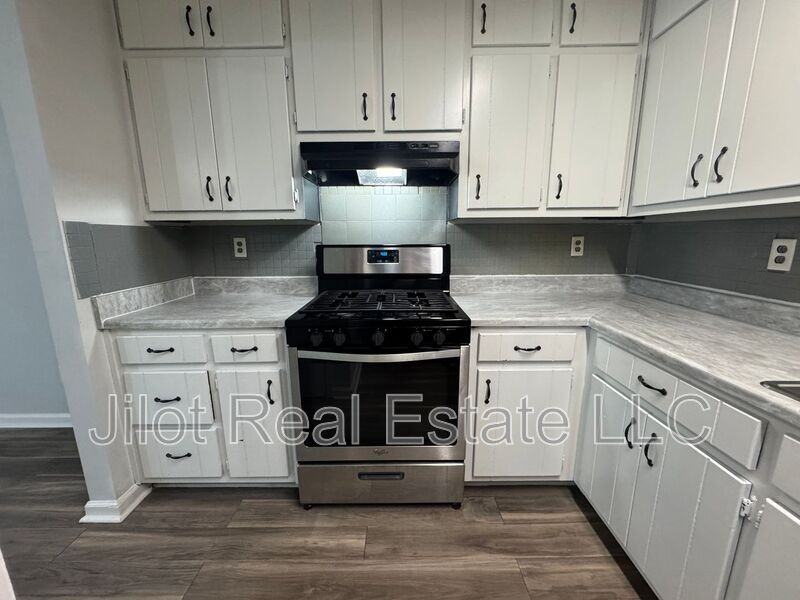 5794 Sheldon Ct - Photo 2 of 17