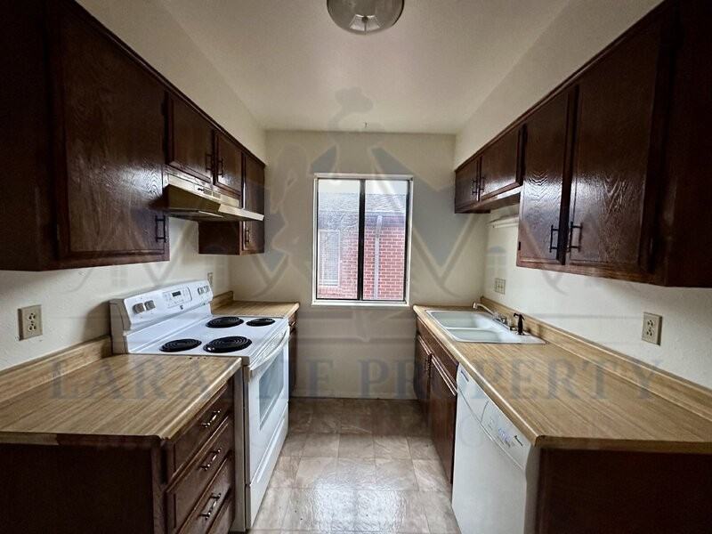 714 Downey St #7 - Photo 5 of 13