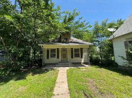 featured image of 1016 E Broadway St