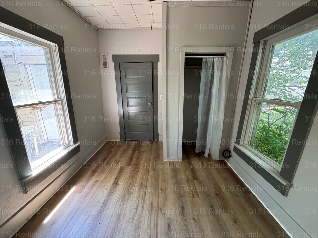 1016 E Broadway St - Photo 4 of 10