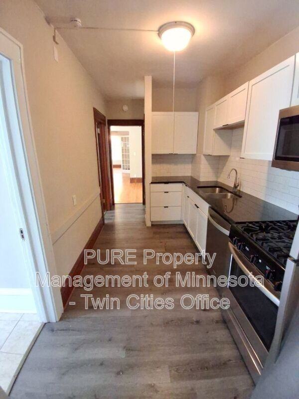 3151 Aldrich Ave S #4 - Photo 3 of 25