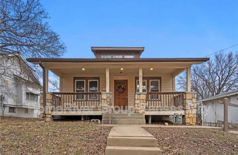 815 S Crysler Ave - Photo 2 of 12