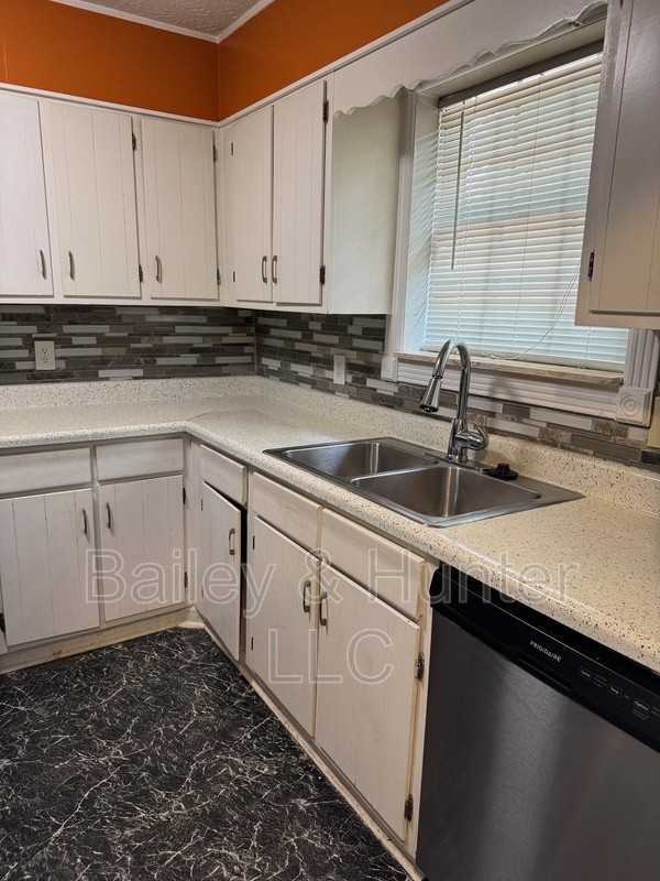 1327 Woodstone Trce - Photo 2 of 11