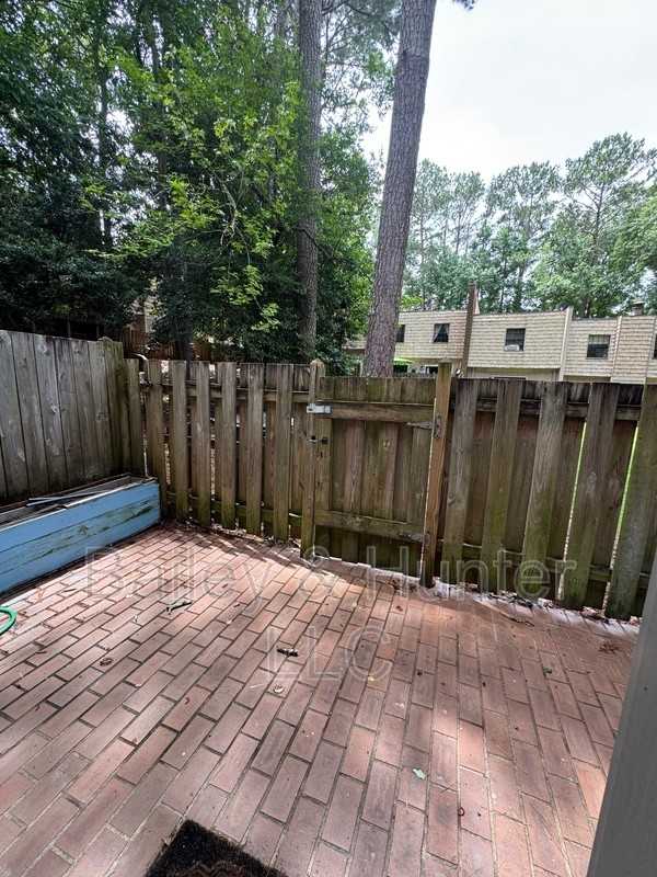 1327 Woodstone Trce - Photo 7 of 11