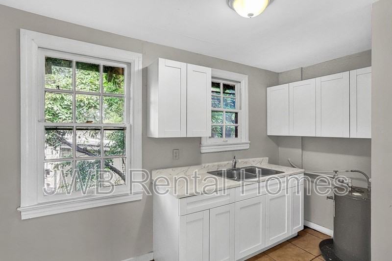 533 W 27th St - Photo 2 of 10