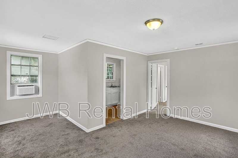 533 W 27th St - Photo 5 of 10