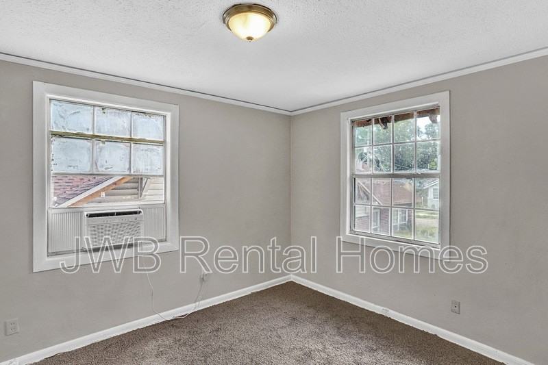 533 W 27th St - Photo 6 of 10