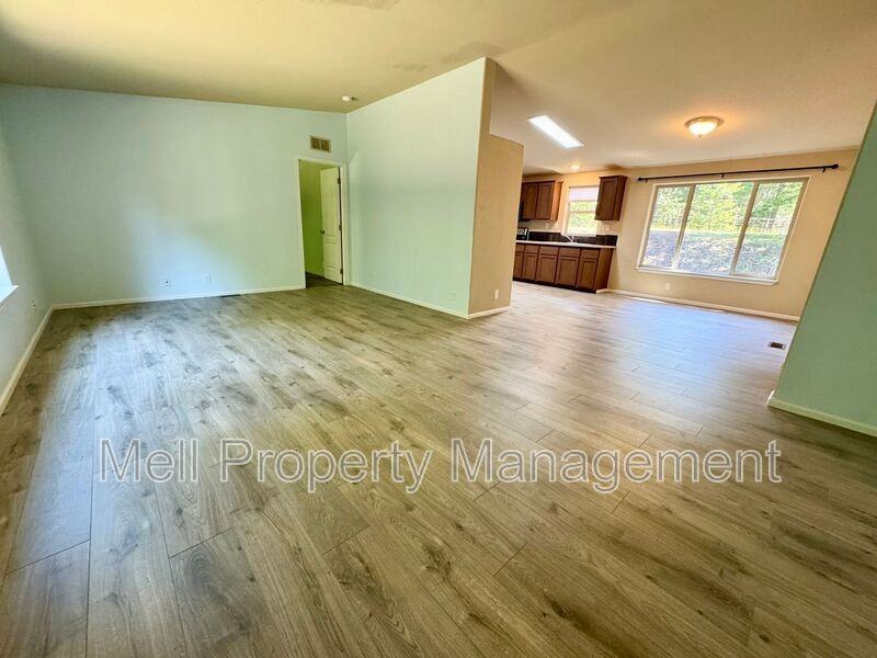 155 E Strayer Way - Photo 2 of 20