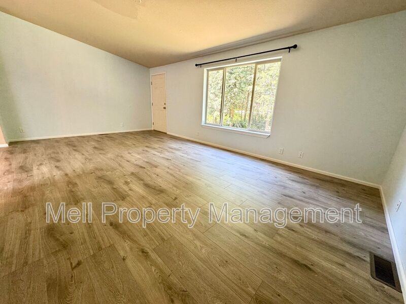 155 E Strayer Way - Photo 3 of 20