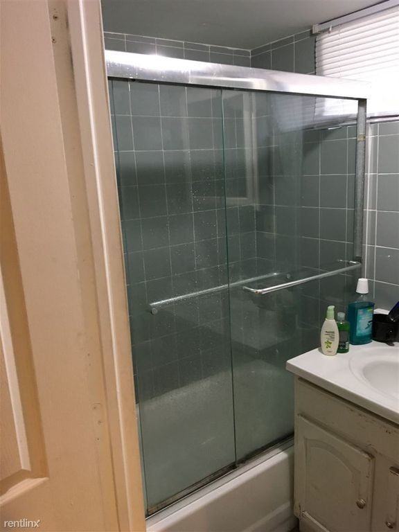 3601 Spring Garden st - Photo 4 of 12