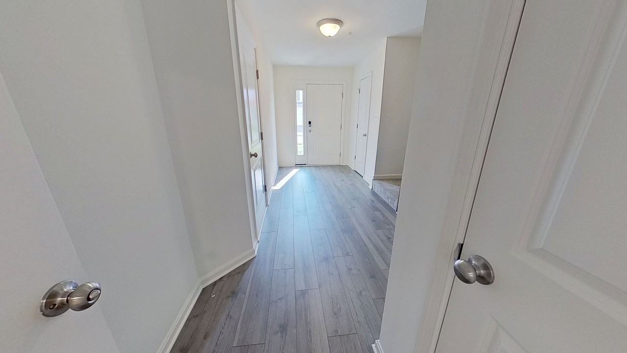 153 Sussex Pl - Photo 2 of 18