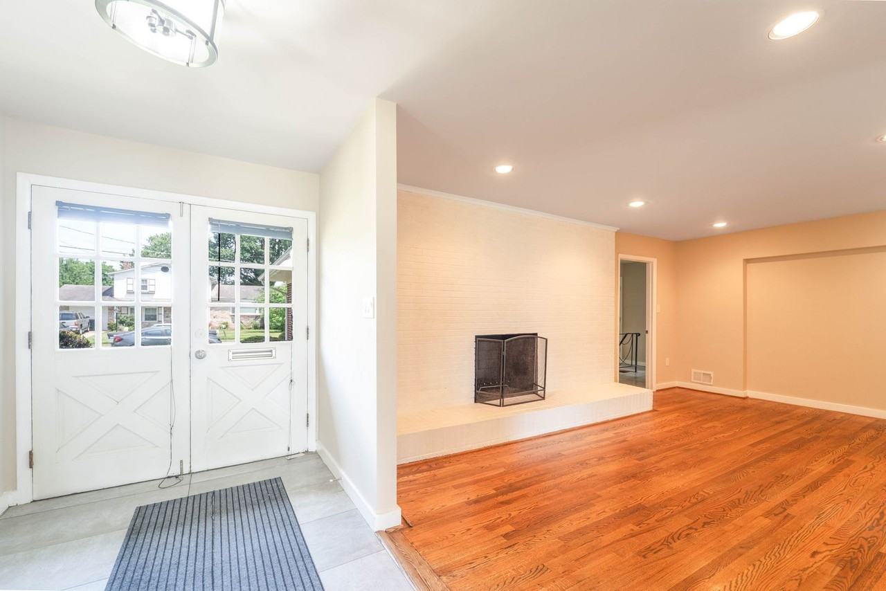 7903 Esther Dr - Photo 2 of 40