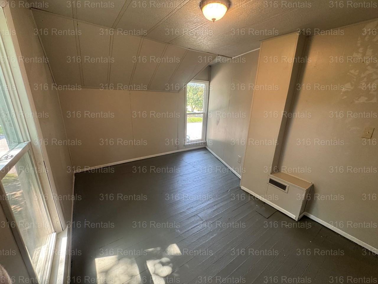 430 W 5th St - Photo 2 of 8