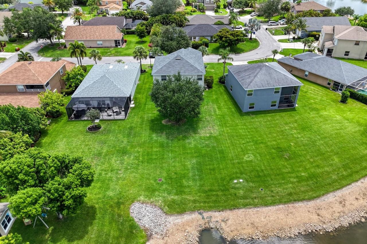 11212 Cypress Tree Cir - Photo 2 of 50