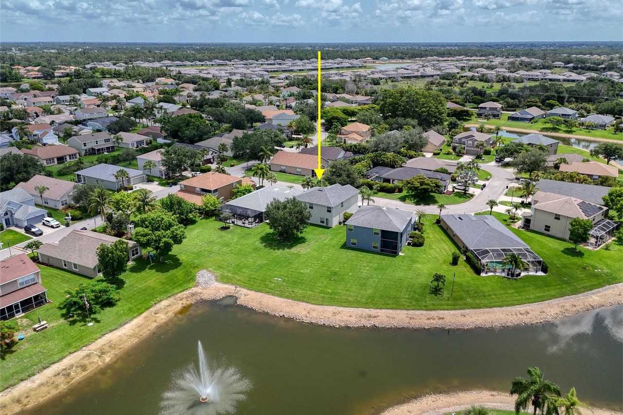 11212 Cypress Tree Cir - Photo 5 of 50