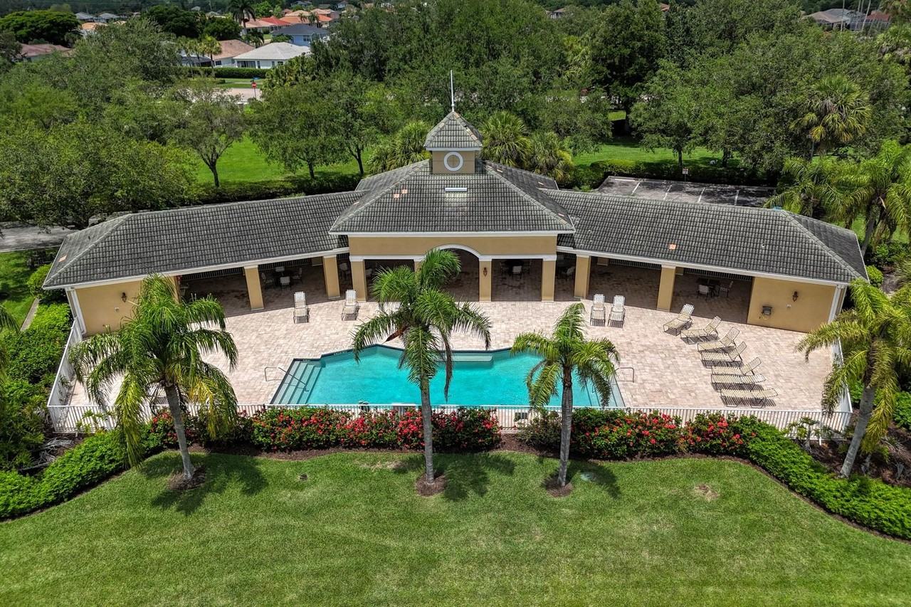 11212 Cypress Tree Cir - Photo 7 of 50