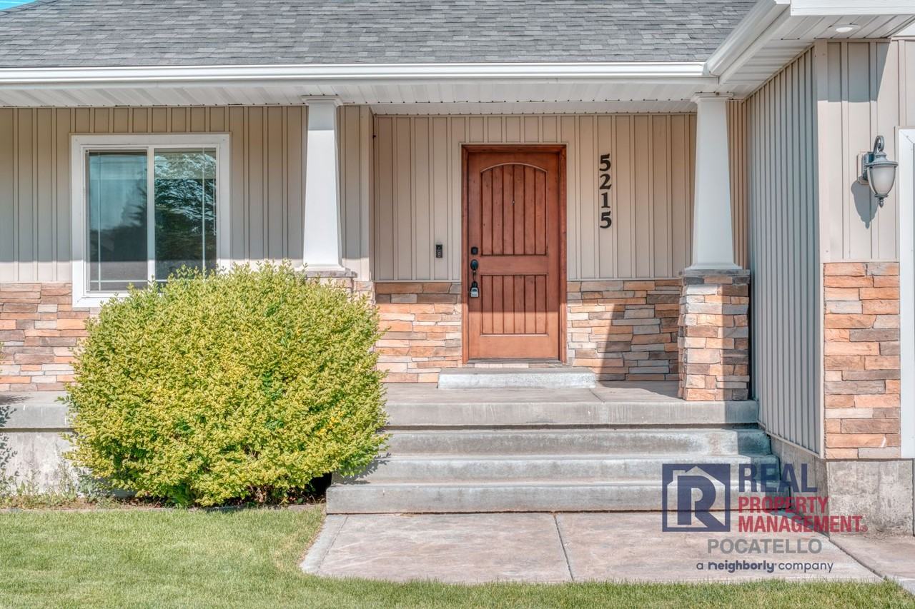 5215 Kymball Dr - Photo 3 of 37