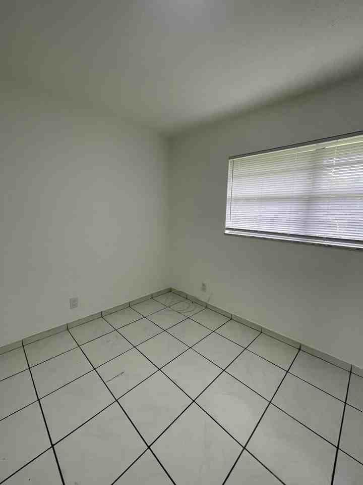 2500 NW 9th Avenue - Photo 3 of 28