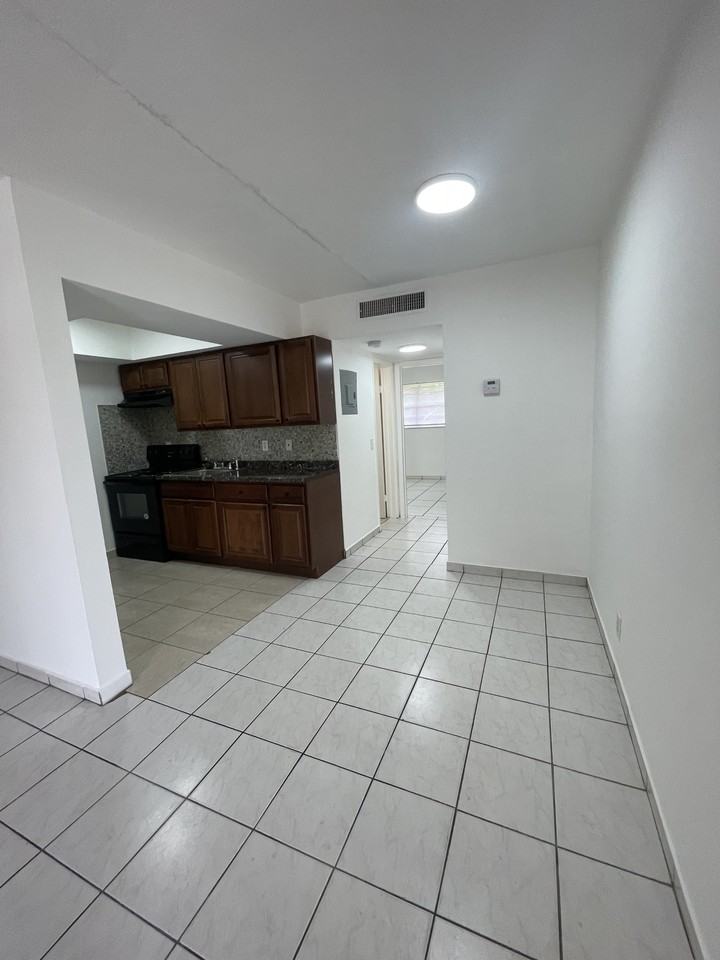 2500 NW 9th Avenue - Photo 5 of 28