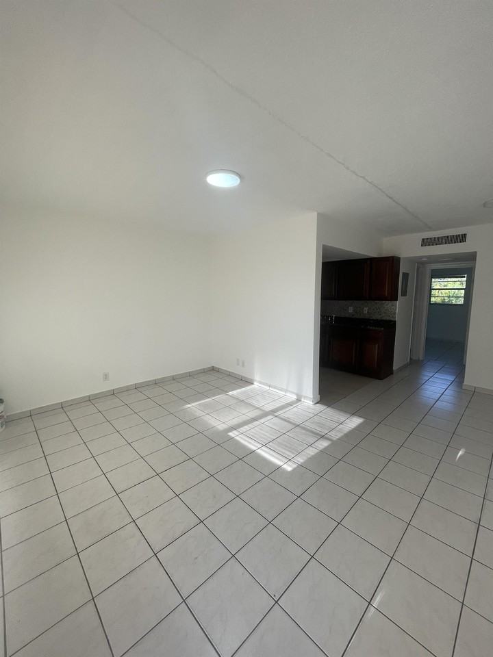 2500 NW 9th Avenue - Photo 6 of 28