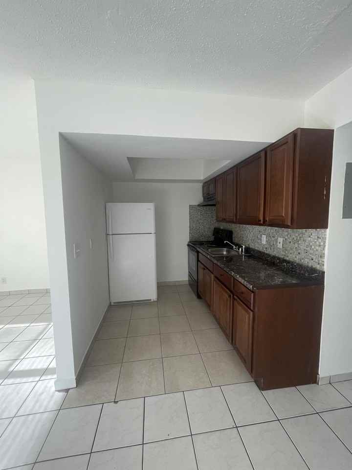 2500 NW 9th Avenue - Photo 7 of 28