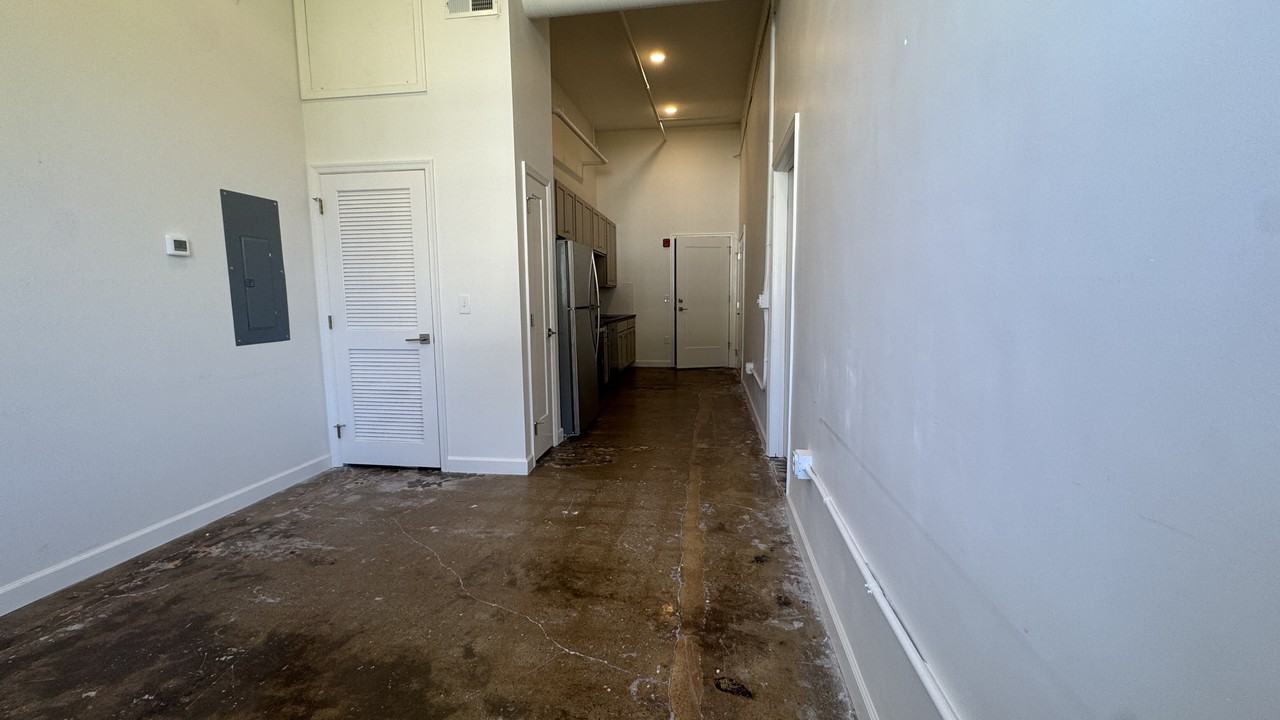 305 6th Street - Photo 3 of 47