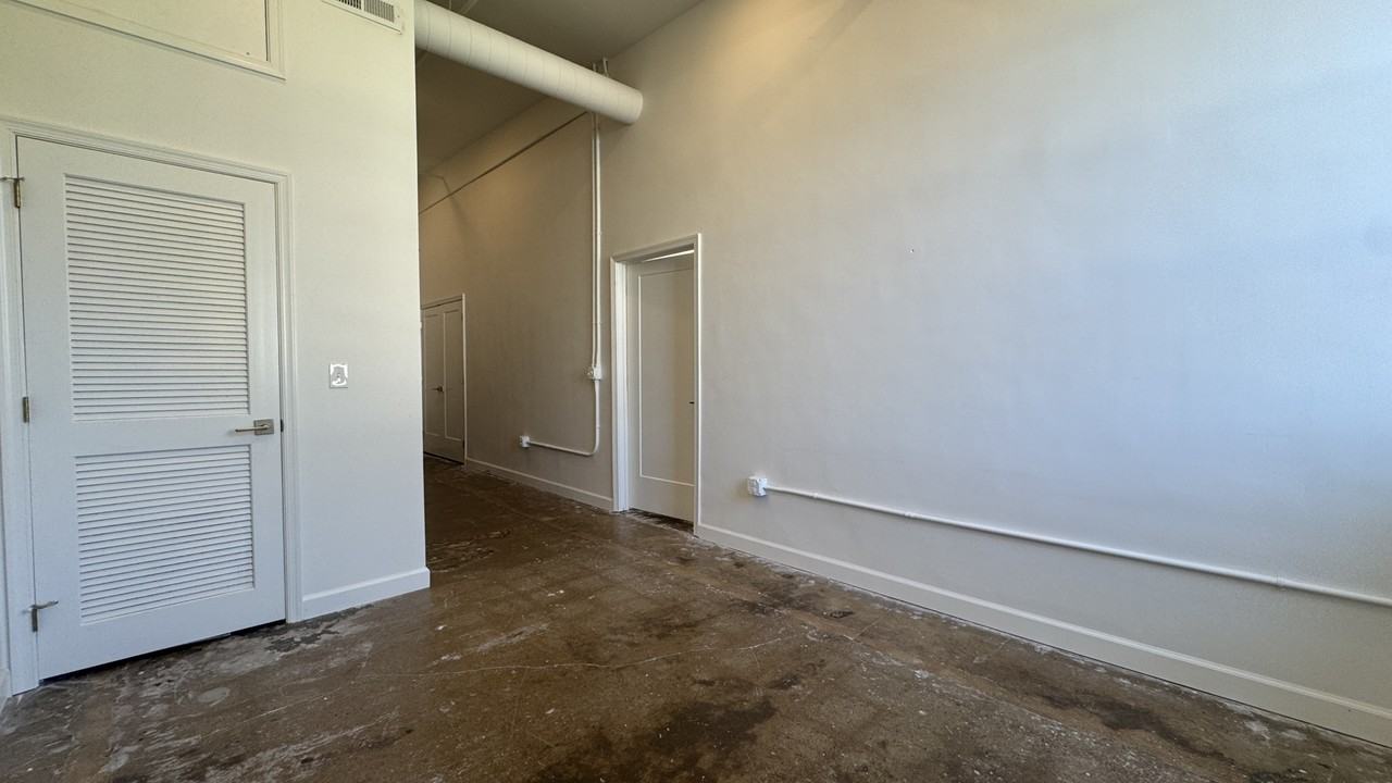 305 6th Street - Photo 4 of 47