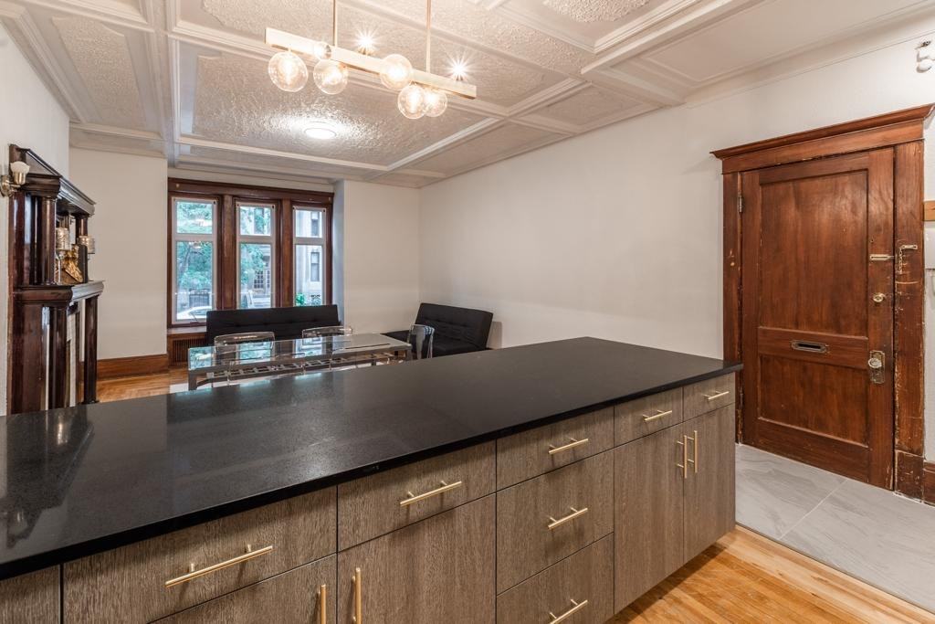 2030 Rue Lambert Closse #2 - Photo 3 of 14