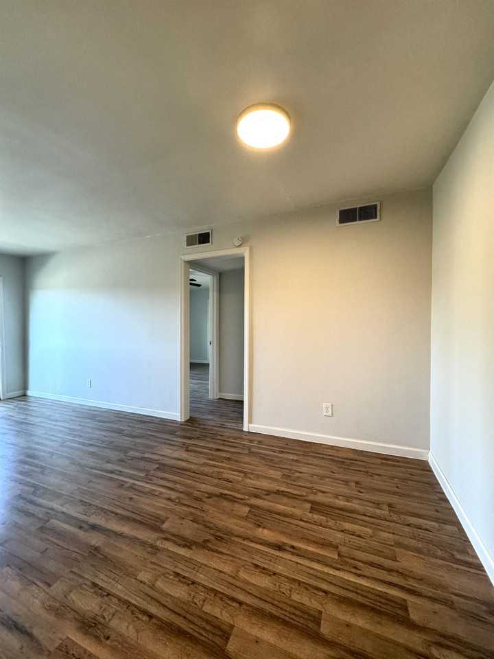 3500 Mockingbird - Photo 3 of 44