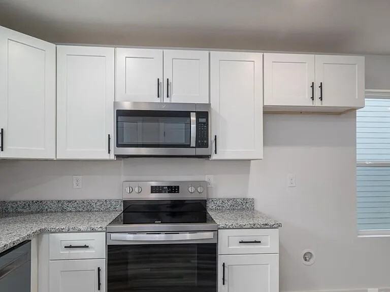 717 7th Avenue Southwest - Photo 2 of 13
