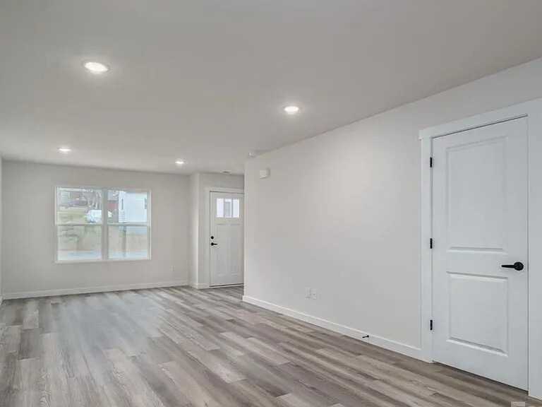 709 7th Avenue Southwest - Photo 2 of 14