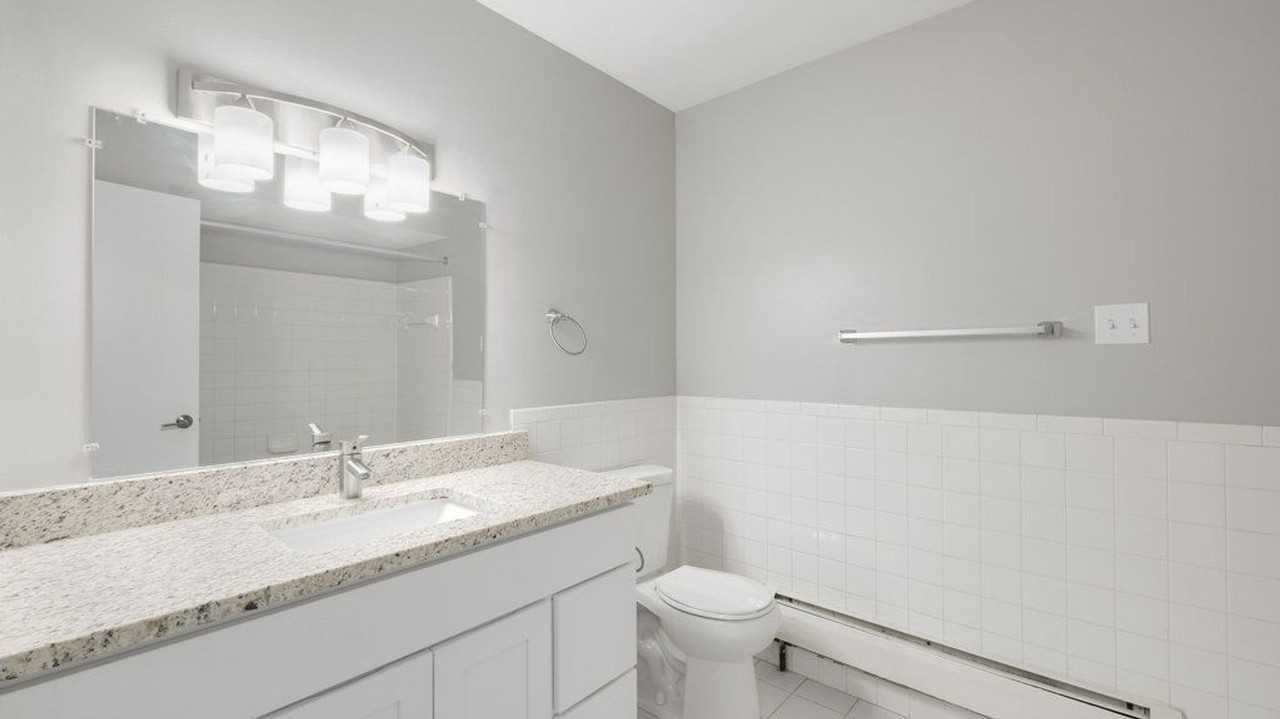 Harvard House Apartments - Photo 7 of 27