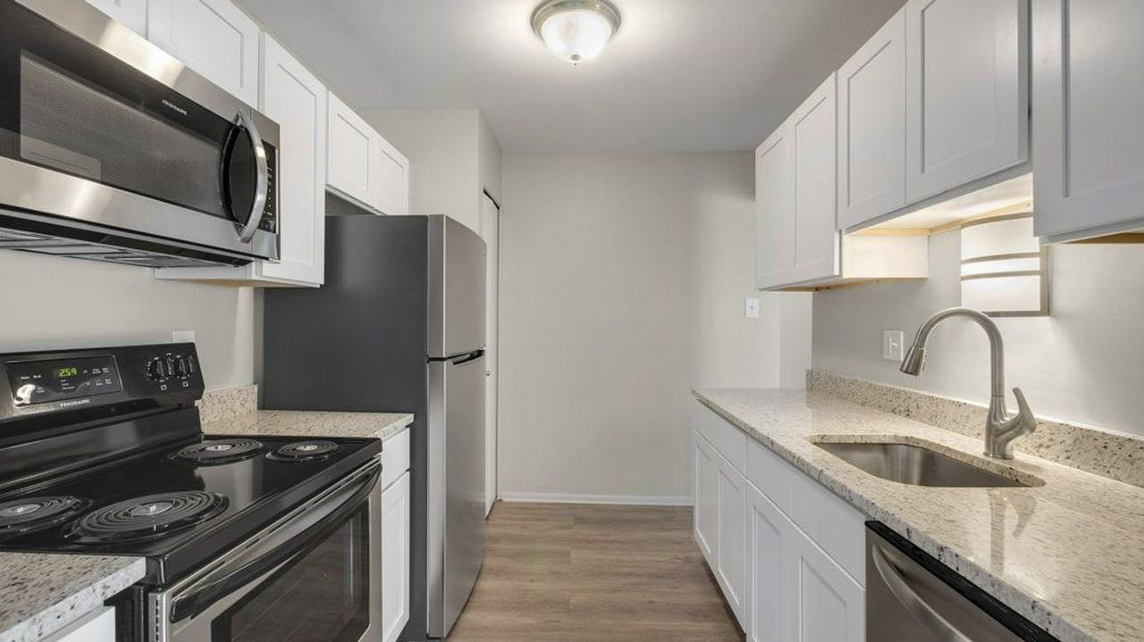 Harvard House Apartments - Photo 2 of 27