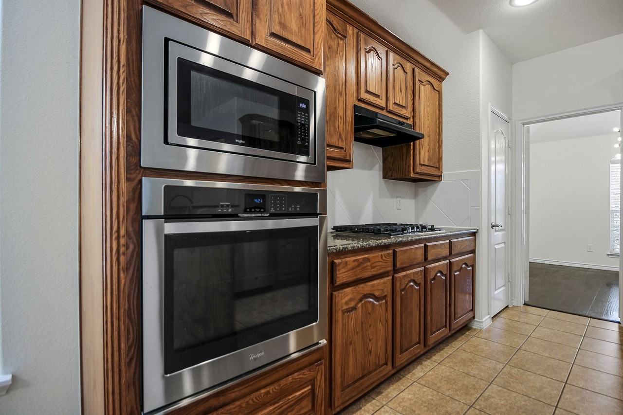 13463 Four Willows Dr - Photo 4 of 20