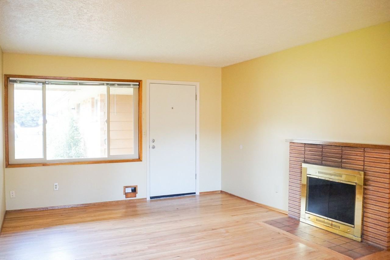 3815 Se 35th Pl - Photo 2 of 20