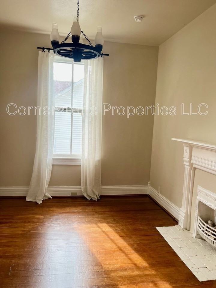 319 W 14th St - Photo 2 of 11
