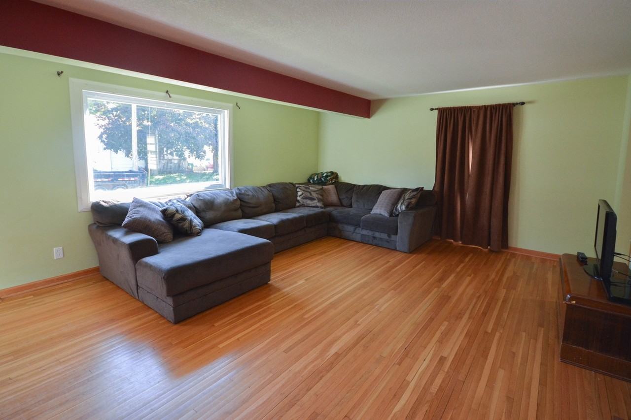 415 15th Ave Ne - Photo 5 of 19