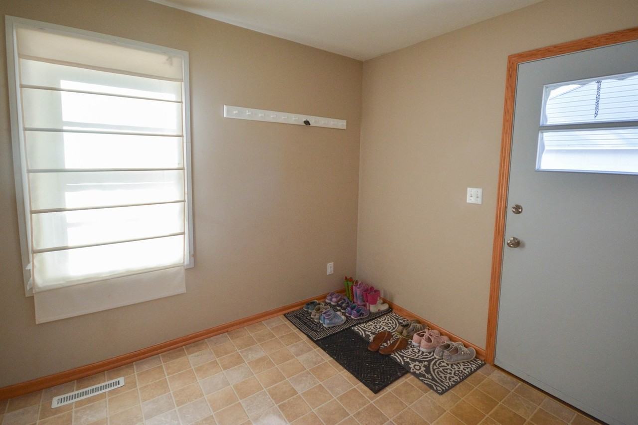 415 15th Ave Ne - Photo 6 of 19