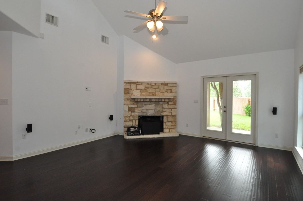 3323 Pine Needle Cir - Photo 4 of 25