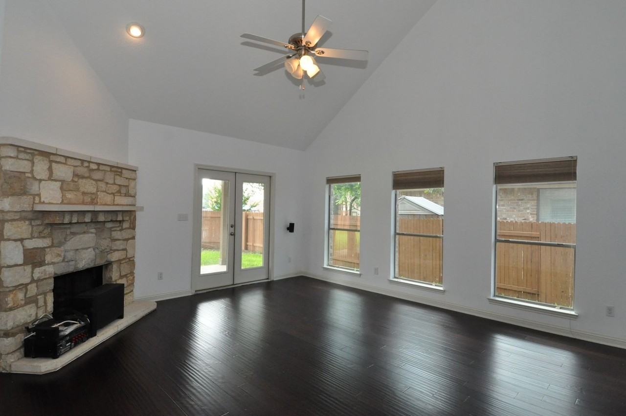 3323 Pine Needle Cir - Photo 5 of 25