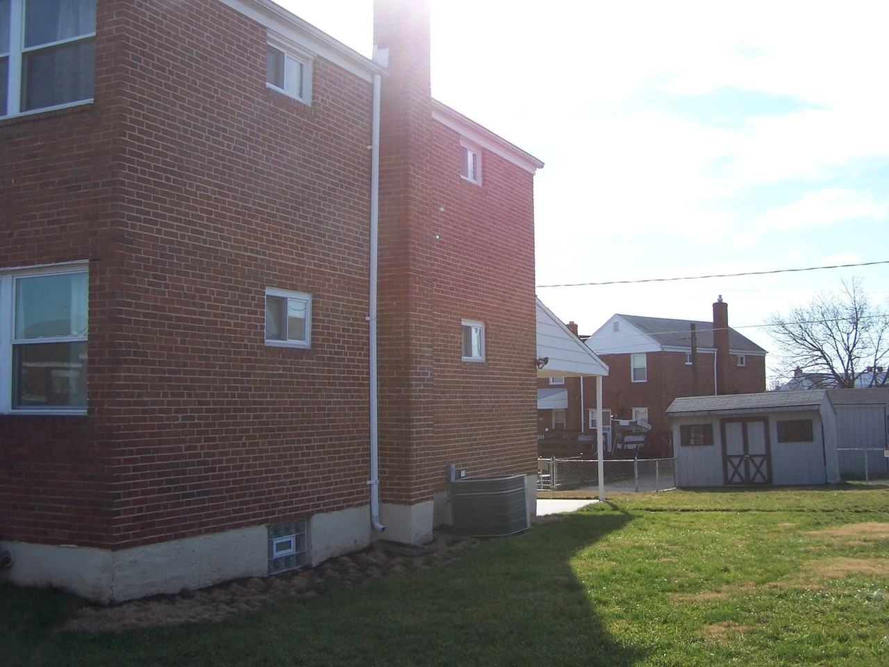 922 Elton Ave - Photo 2 of 22