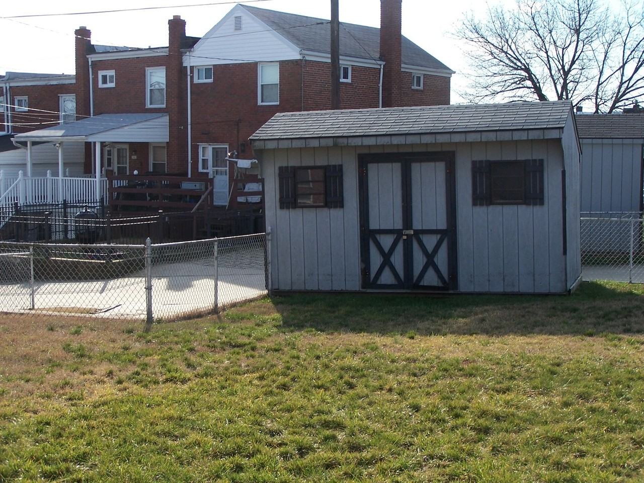 922 Elton Ave - Photo 3 of 22