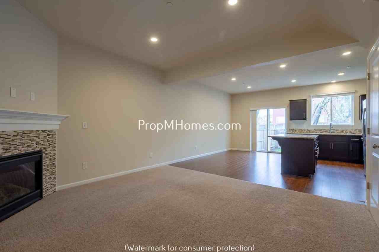 12827 Se 155th Ave - Photo 4 of 20