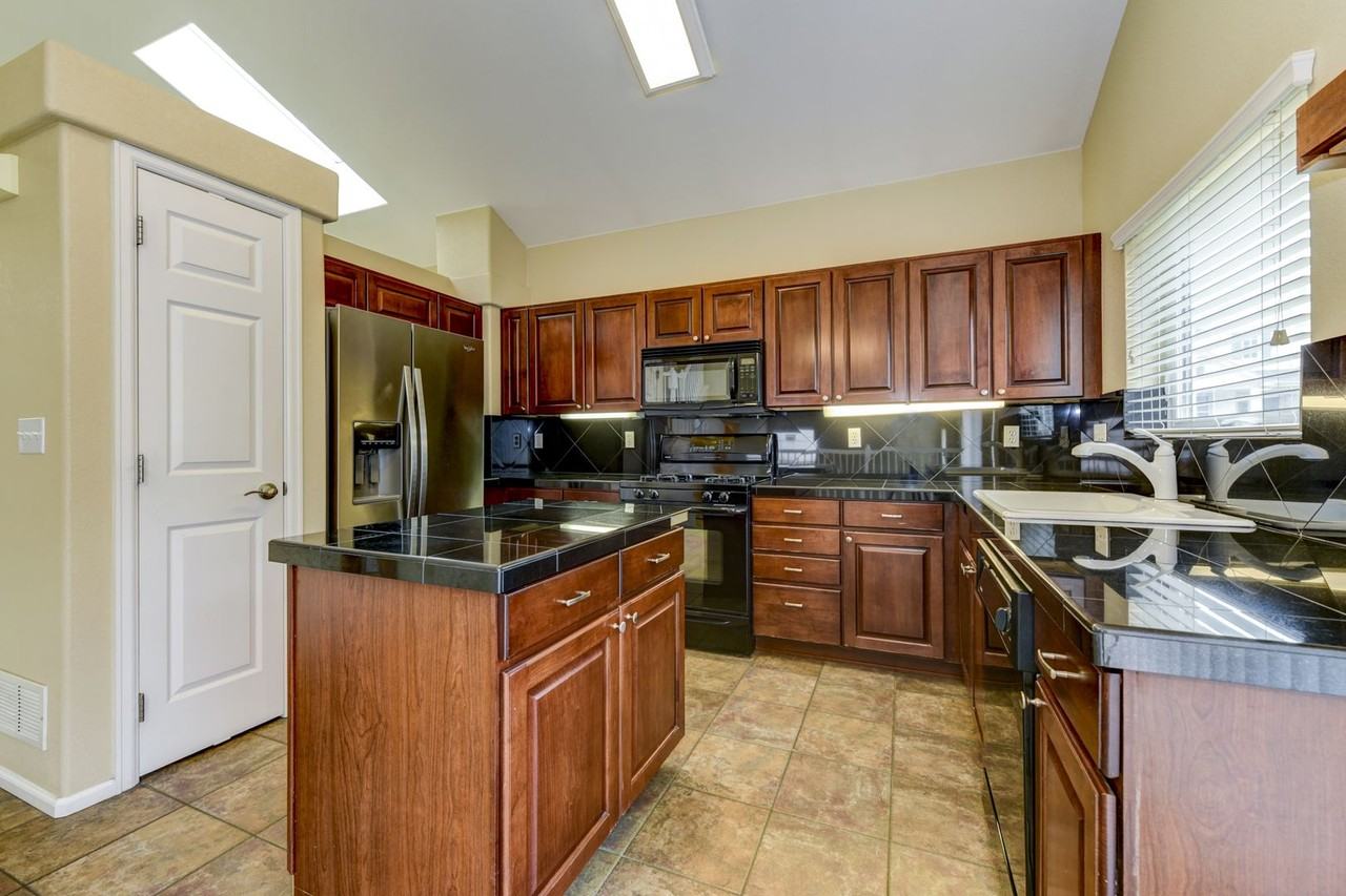 3898 Beasley Dr - Photo 7 of 46