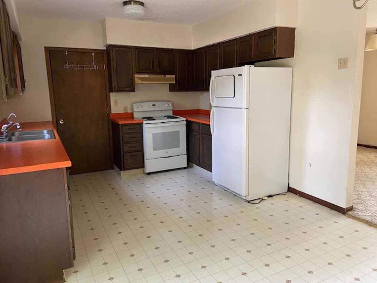 540 E 4th St - Photo 3 of 16