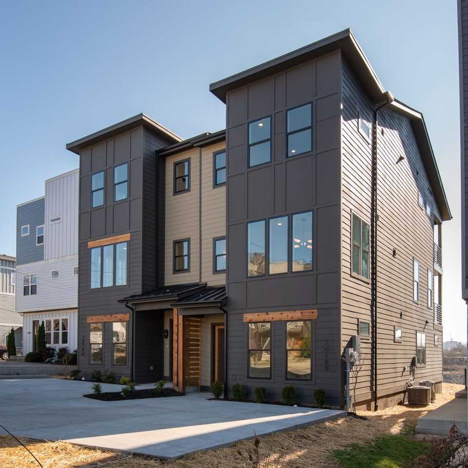 1018A Alice St - Photo 3 of 50