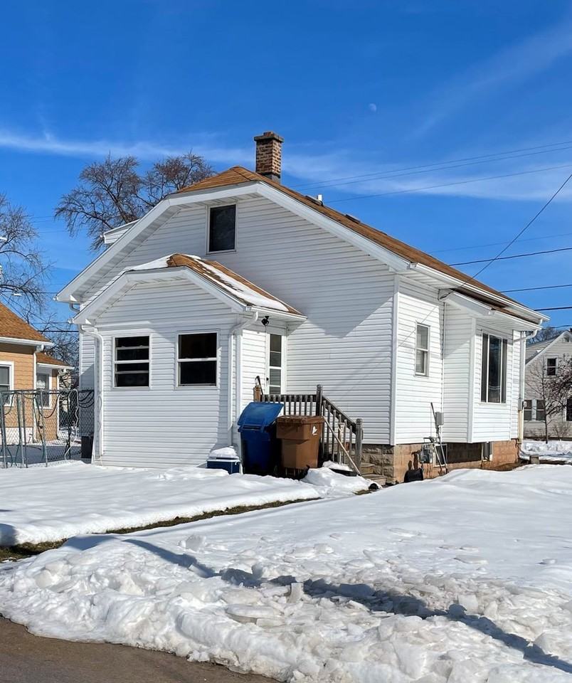 824 Manitowoc St - Photo 3 of 23
