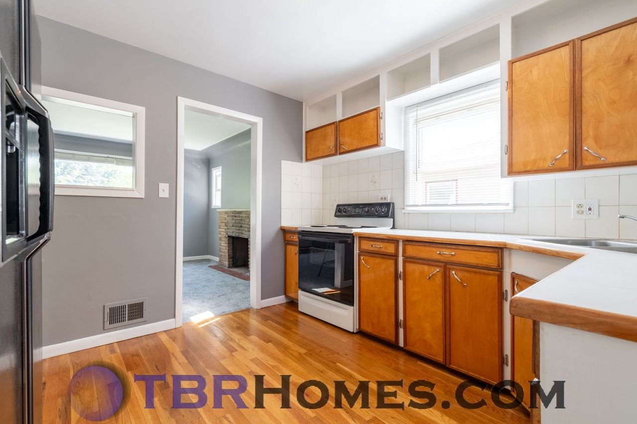 4285 S Delaware St - Photo 5 of 19
