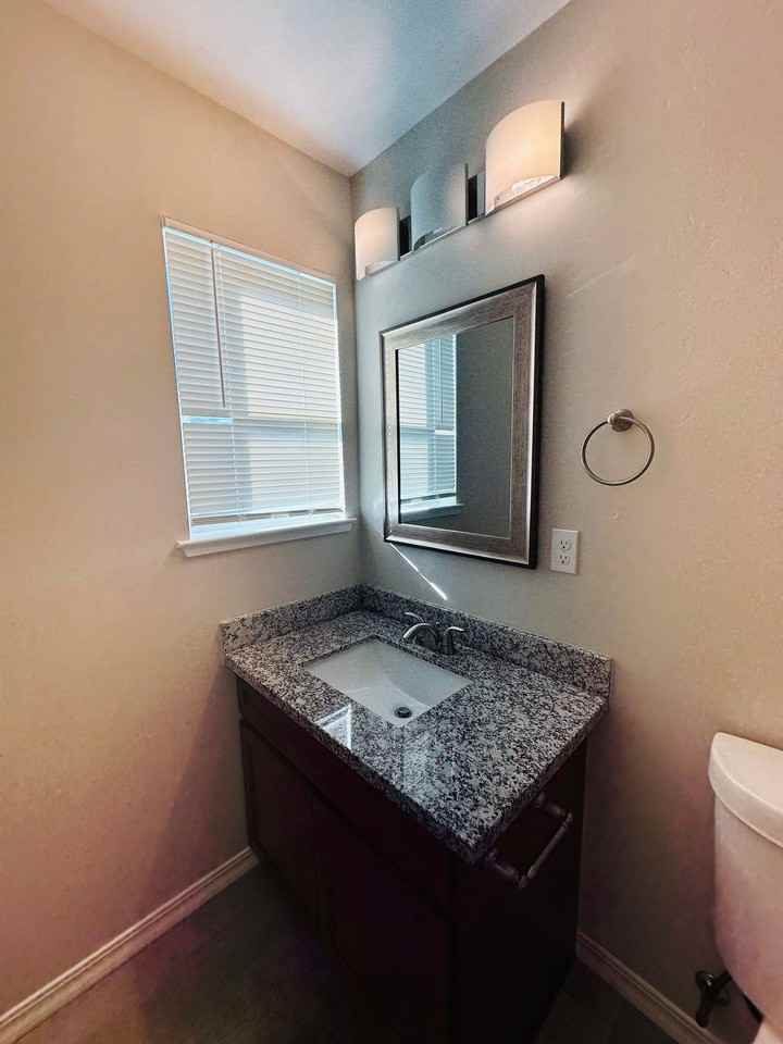 Courtside Apartments - Photo 7 of 16