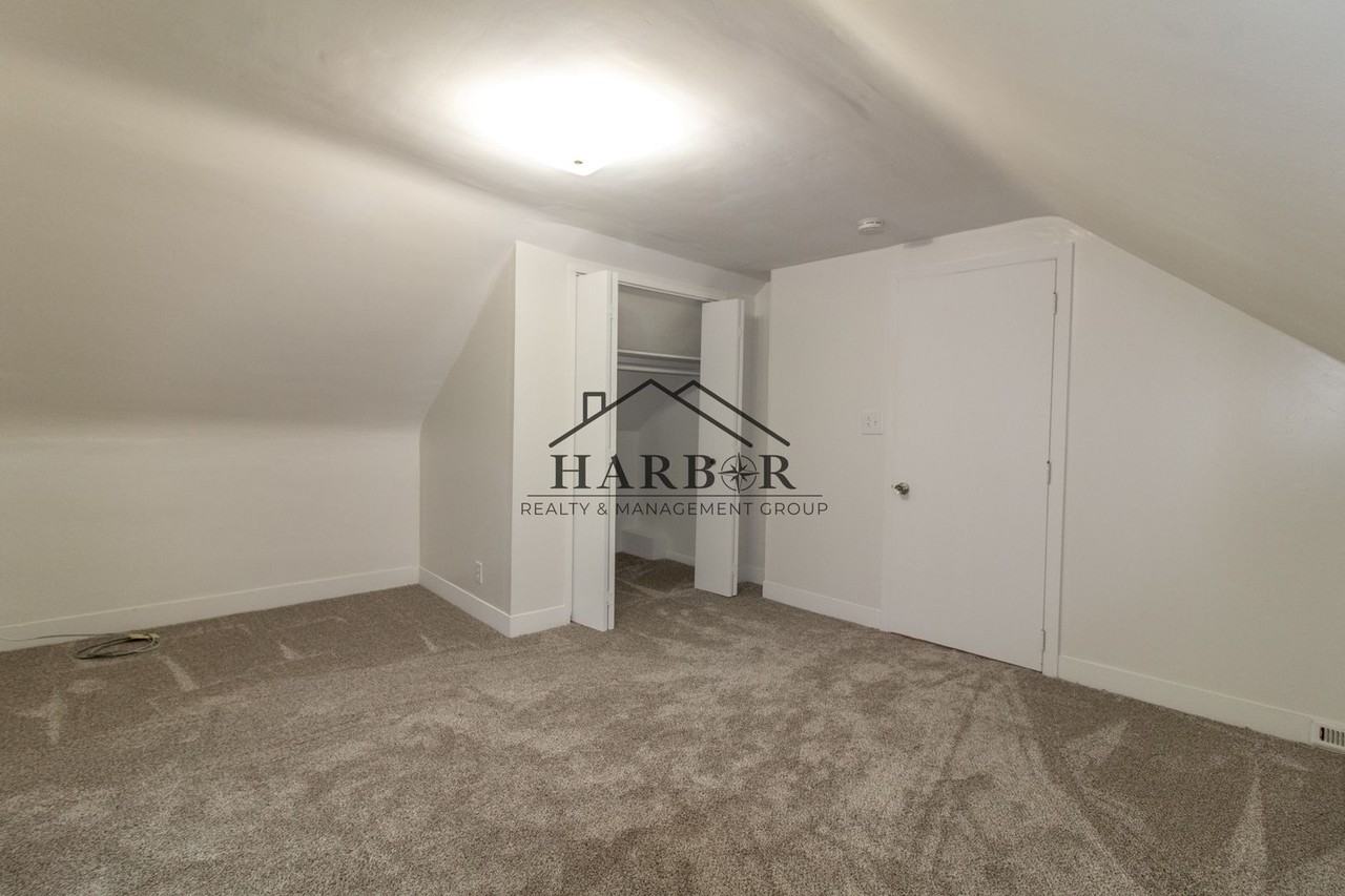 224 9th Ave Nw - Photo 3 of 12
